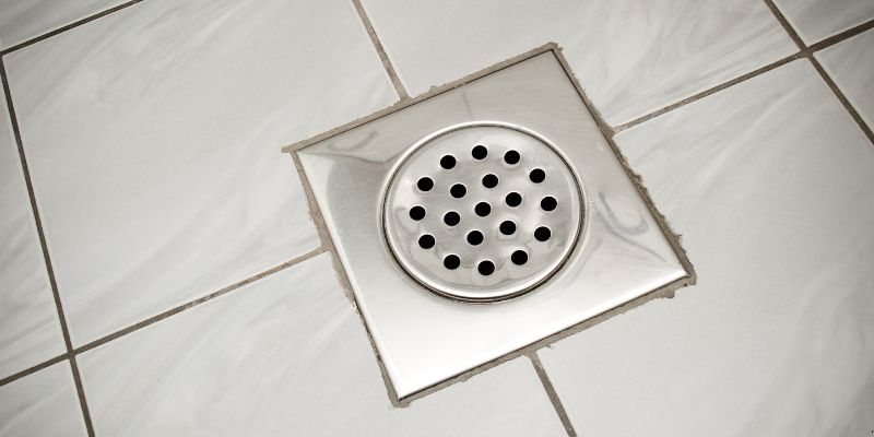 O Que é Bom para Desentupir Ralo de Banheiro em Niterói: 5 Métodos Práticos